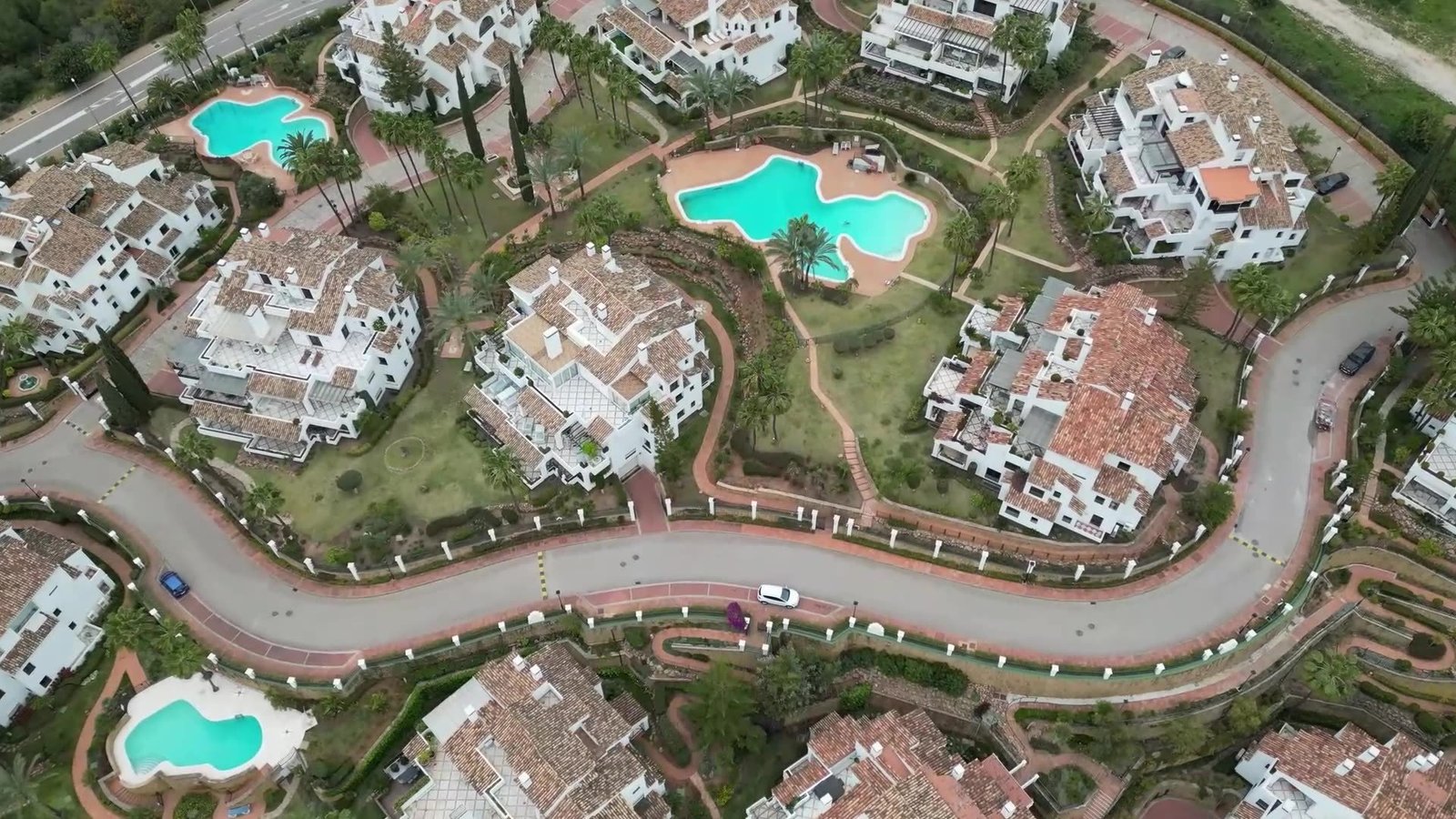 Vista aérea de un residencial de lujo en la Costa del Sol